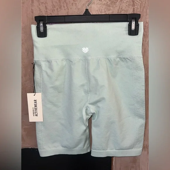 NWT FOREVER 21 SAGE GREEN SHORTS - Picture 3 of 4